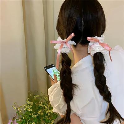 圆月映花都